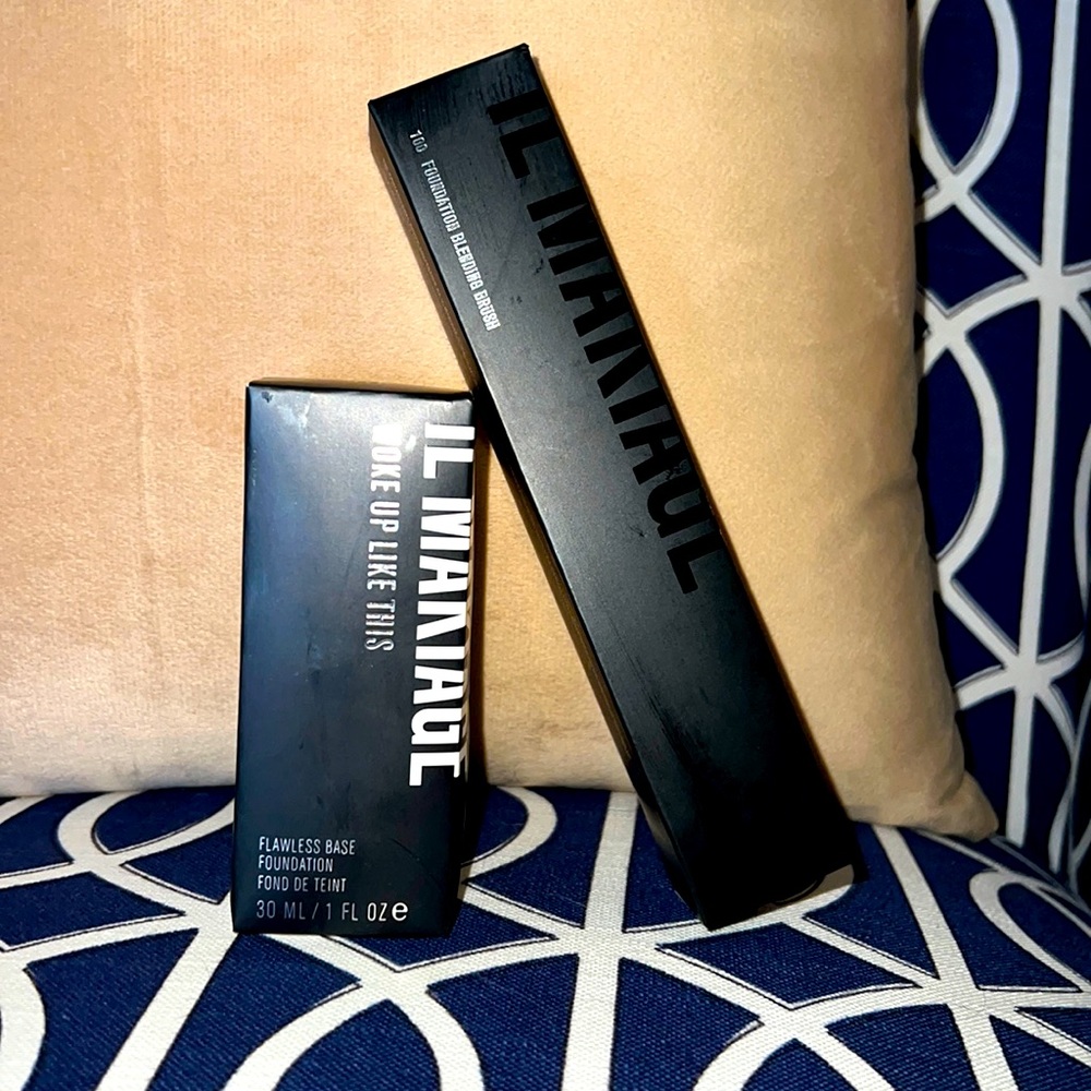 IL Makiage “Woke Up Like This” foundation & Brush •Shade 40•